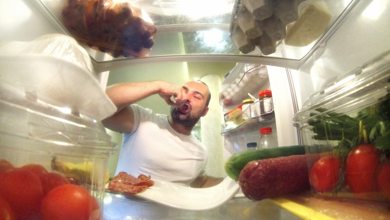 Evite picar o comer a altas horas de la noche