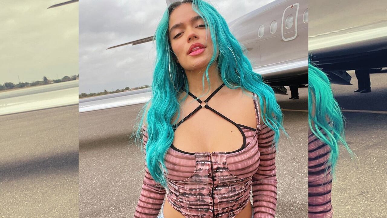 Karol G llegó y calentó ‘Coachella’ con provocativo y ajustado look