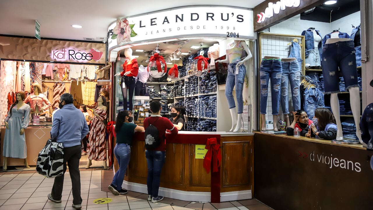 Comercio, venta de ropa, jeans