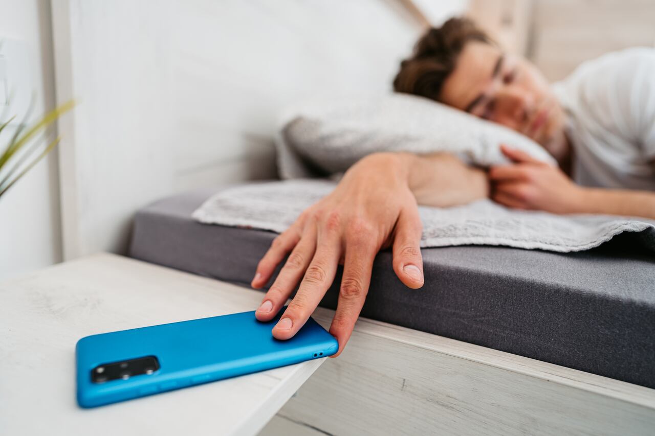 Dormir con celular