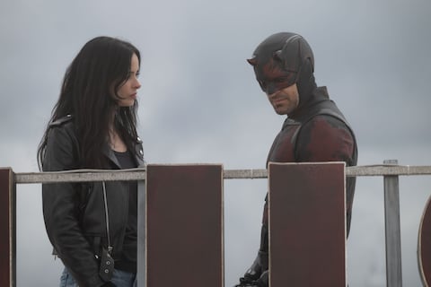 L-R: Jessica Jones (Krysten Ritter) and Matt Murdock / Daredevil (Charlie Cox) in Marvel Television's DAREDEVIL: BORN AGAIN, exclusively on Disney+. Photo by Jojo Whilden. © 2025 MARVEL.
