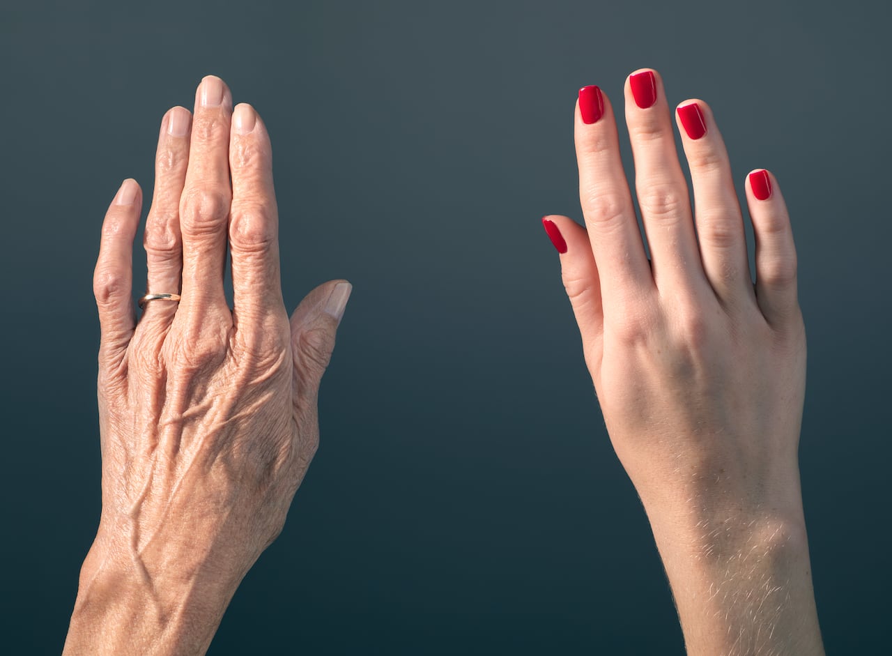 La longevidad de las personas puede depender de una combinación de factores genéticos, sociales y de estilo de vida.