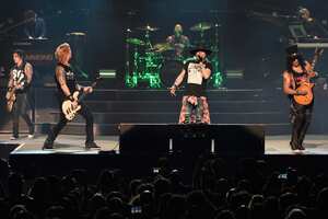 NEW YORK, NY - OCTOBER 11: Guns N' Roses perform onstage during the "Not In This Lifetime..." Tour at Madison Square Garden on October 11, 2017 in New York City. (Photo by Kevin Mazur/Getty Images for Live Nation)