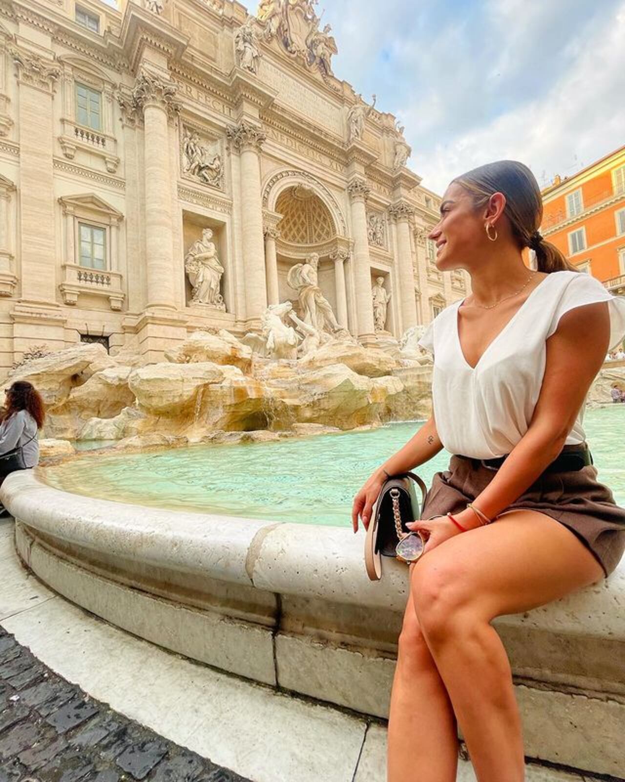 Por todo lo alto: las fotos del viaje de Elianis Garrido por Europa y que confirman que no está sola