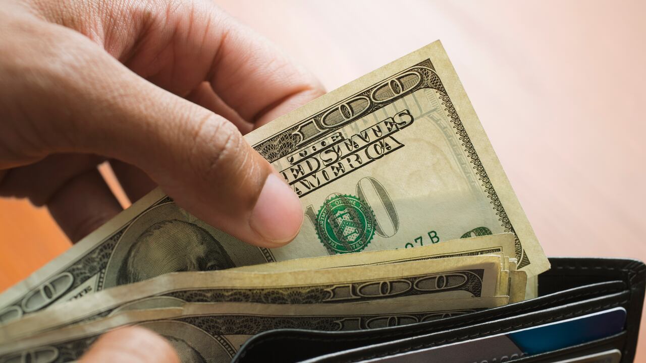 Dolares