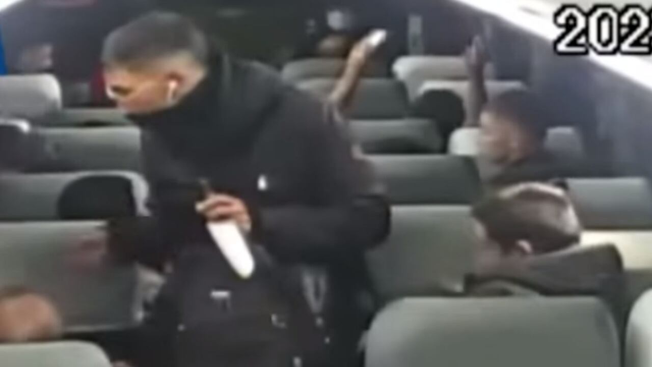 VIDEO | Ladrones armados sorprendieron a ciudadanos trabajadores en un bus y los atracaron