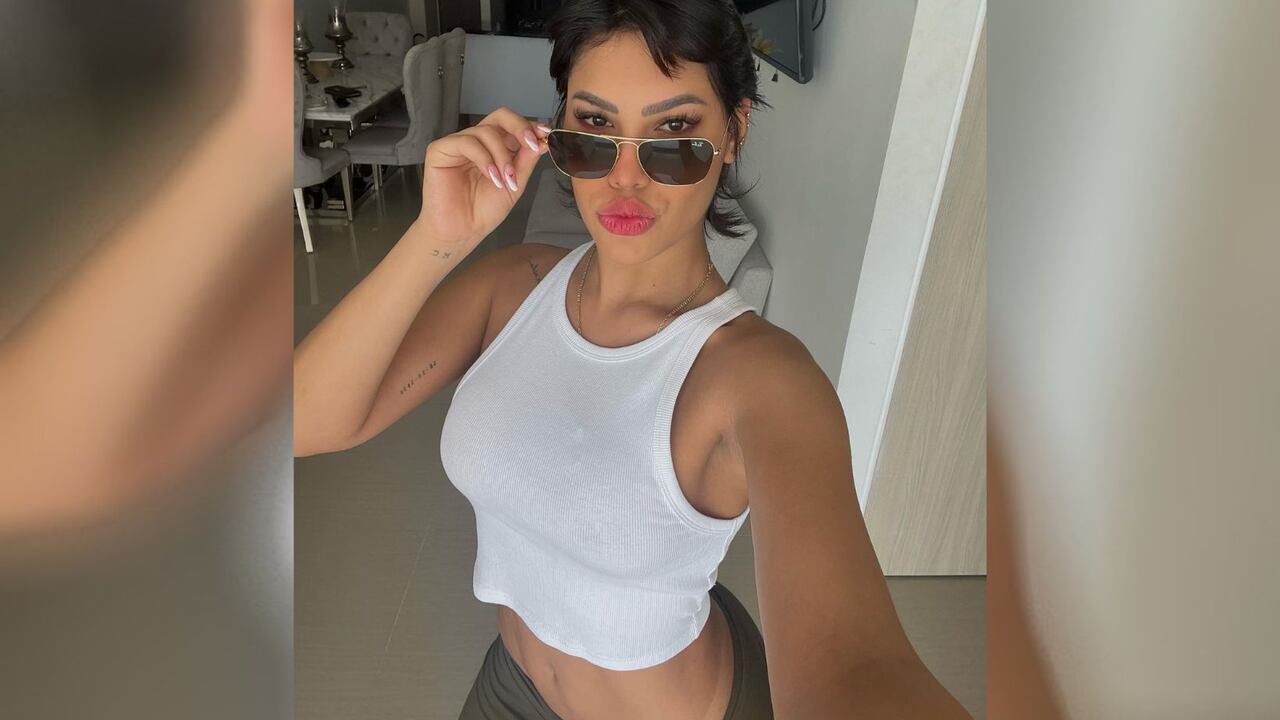 Ana del Castillo deja atónitos a sus fans por foto en la que presume su retaguardia