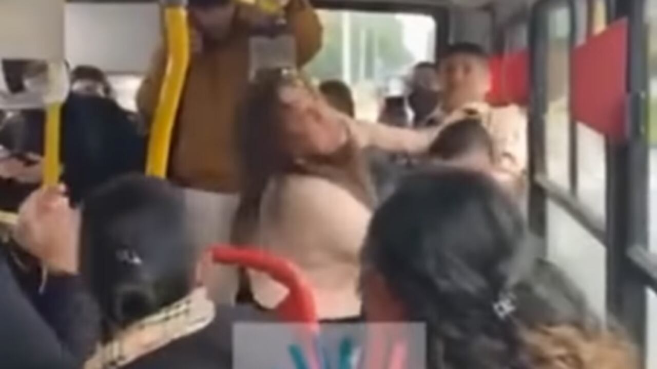 Una mujer mechoneó a otra porque no había pagado el pasaje de TransMilenio
