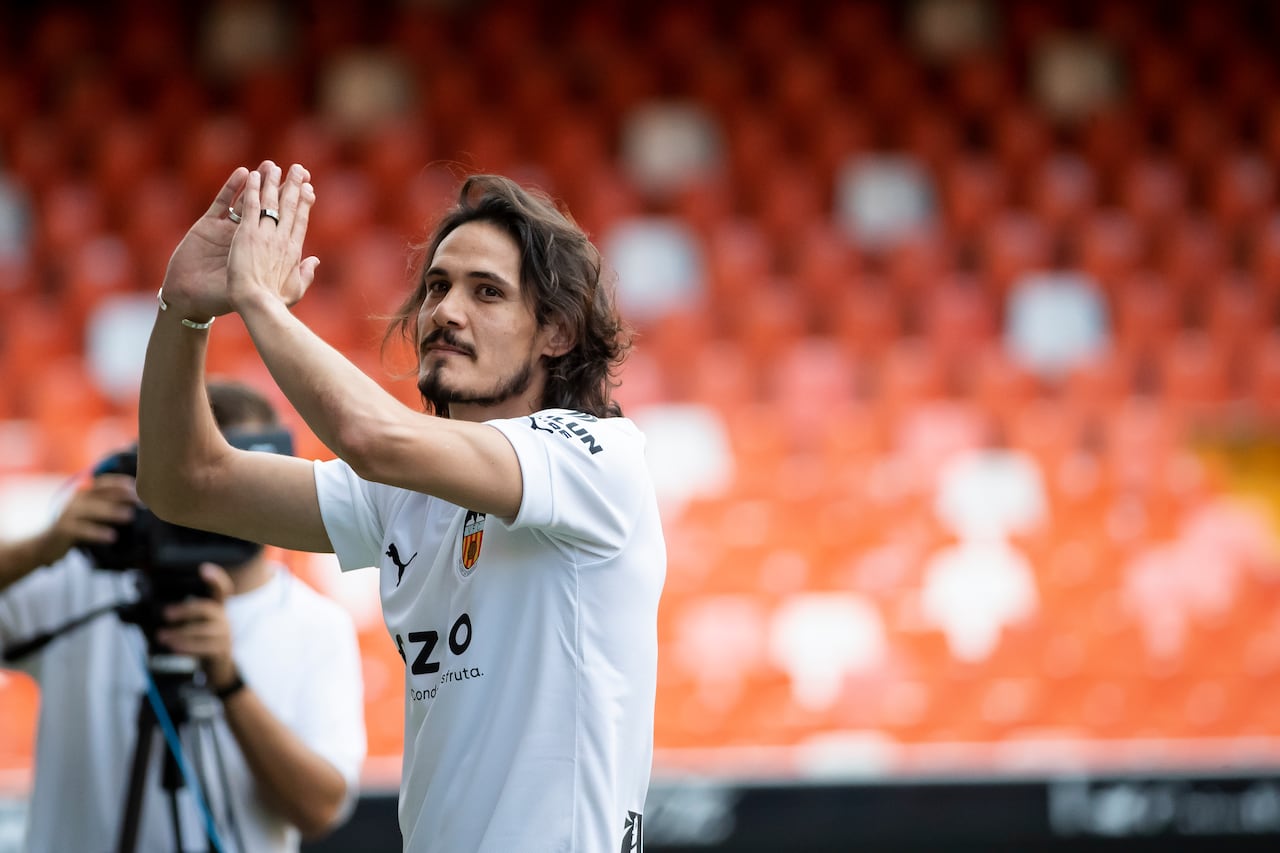 Edinson Cavani, jugador del Valencia, durante su presentación.