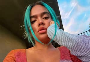 Pasajeros de Transmilenio cantan 'Bichota' de Karol G.