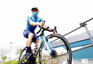 Miguel Ángel López del Movistar Team en la Presentación de equipos en Brest