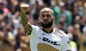 FILE PHOTO: Soccer Football - Liga MX - Pumas UNAM v Monterrey - Estadio Olimpico, Mexico City, Mexico - July 31, 2022 Pumas UNAM's Dani Alves REUTERS/Henry Romero/File Photo