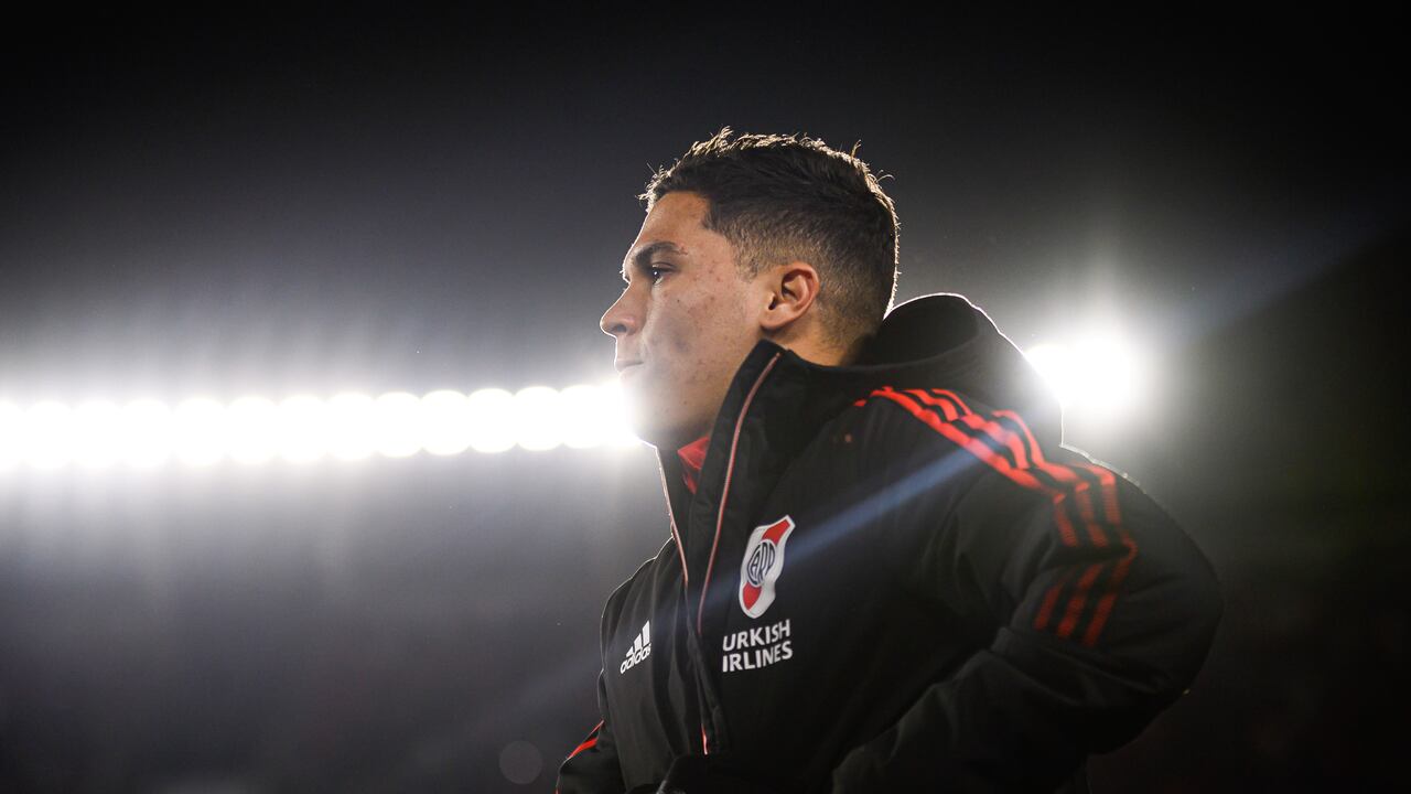 BUENOS AIRES, ARGENTINA - 2022/06/25: Juan Fernando Quintero of River Plate before the match between River Plate and Lanus as part of Liga Profesional 2022 at Antonio Vespucio Liberti Stadium. Final Score: River Plate 2 - 1 Lanus. (Photo by Manuel Cortina/SOPA Images/LightRocket via Getty Images)