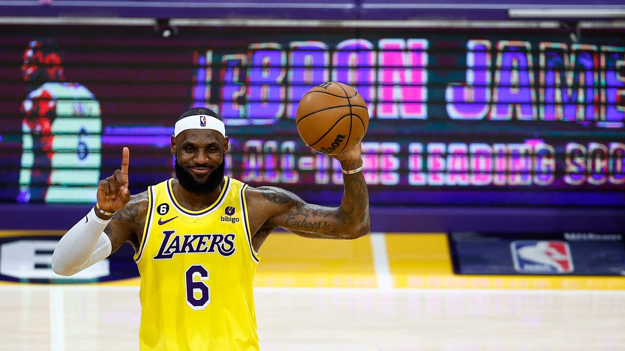 LOS ANGELES, CALIFORNIA - FEBRUARY 07: LeBron James #6 of the Los Angeles Lakers addresses the crowd after scoring to pass Kareem Abdul-Jabbar to become the NBA's all-time leading scorer, surpassing Abdul-Jabbar's career total of 38,387 points against the Oklahoma City Thunder at Crypto.com Arena on February 07, 2023 in Los Angeles, California. NOTE TO USER: User expressly acknowledges and agrees that, by downloading and or using this photograph, User is consenting to the terms and conditions of the Getty Images License Agreement. Ronald Martinez/Getty Images/AFP (Photo by RONALD MARTINEZ / GETTY IMAGES NORTH AMERICA / Getty Images via AFP)