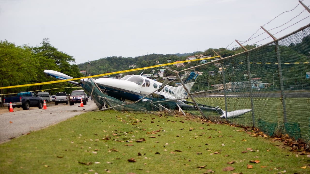 Ladrones robaron una avioneta, no sabían pilotearla y murieron 5 personas