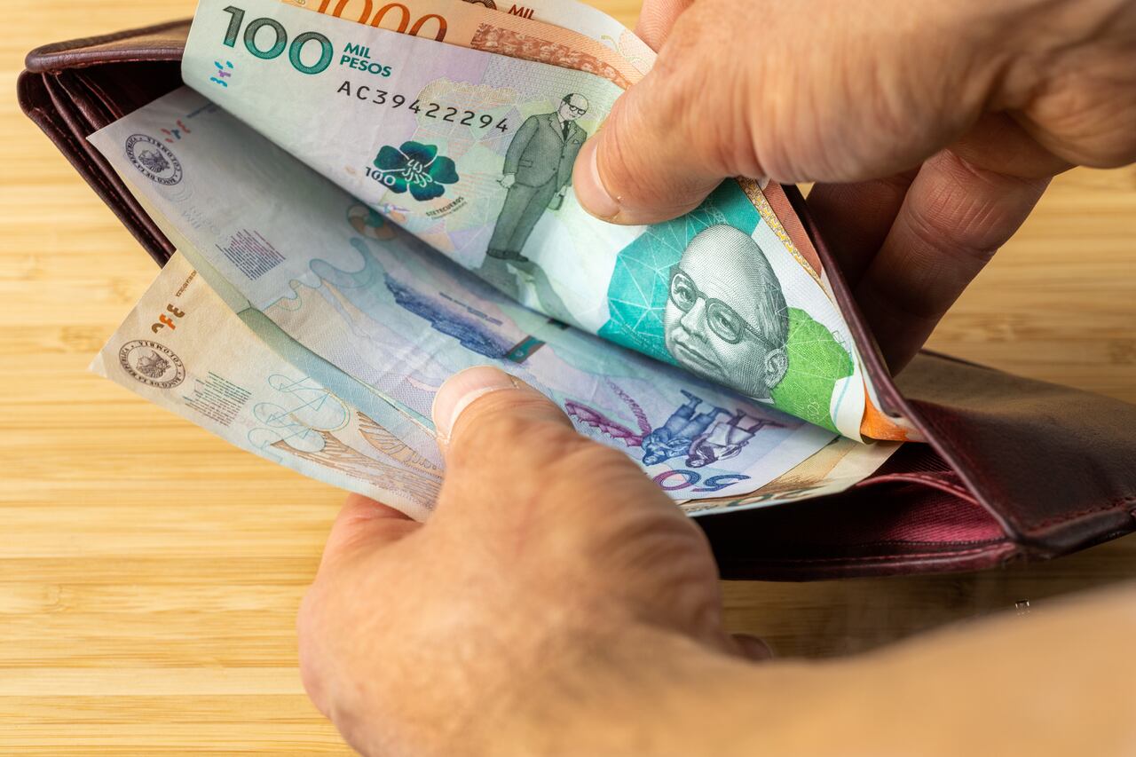 La prima de servicios es una de las prestaciones sociales que beneficia a trabajadores en junio y diciembre.