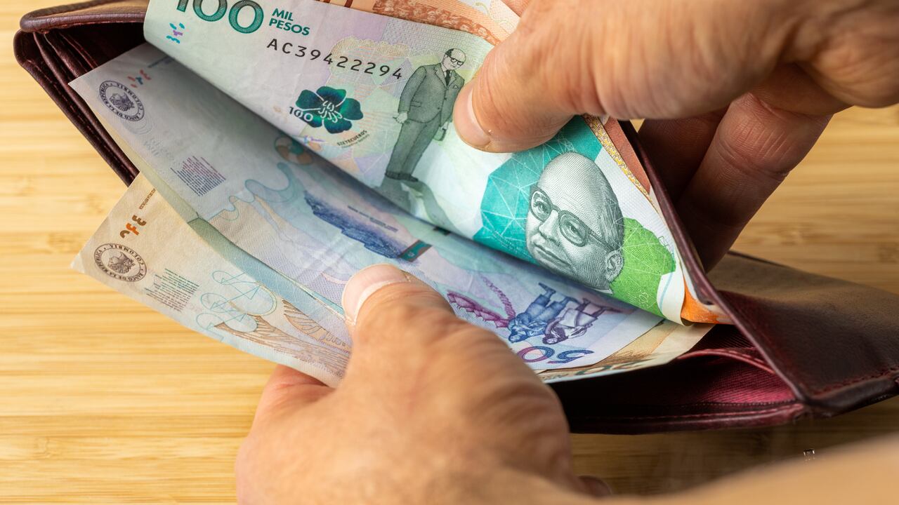 La prima de servicios es una de las prestaciones sociales que beneficia a trabajadores en junio y diciembre.