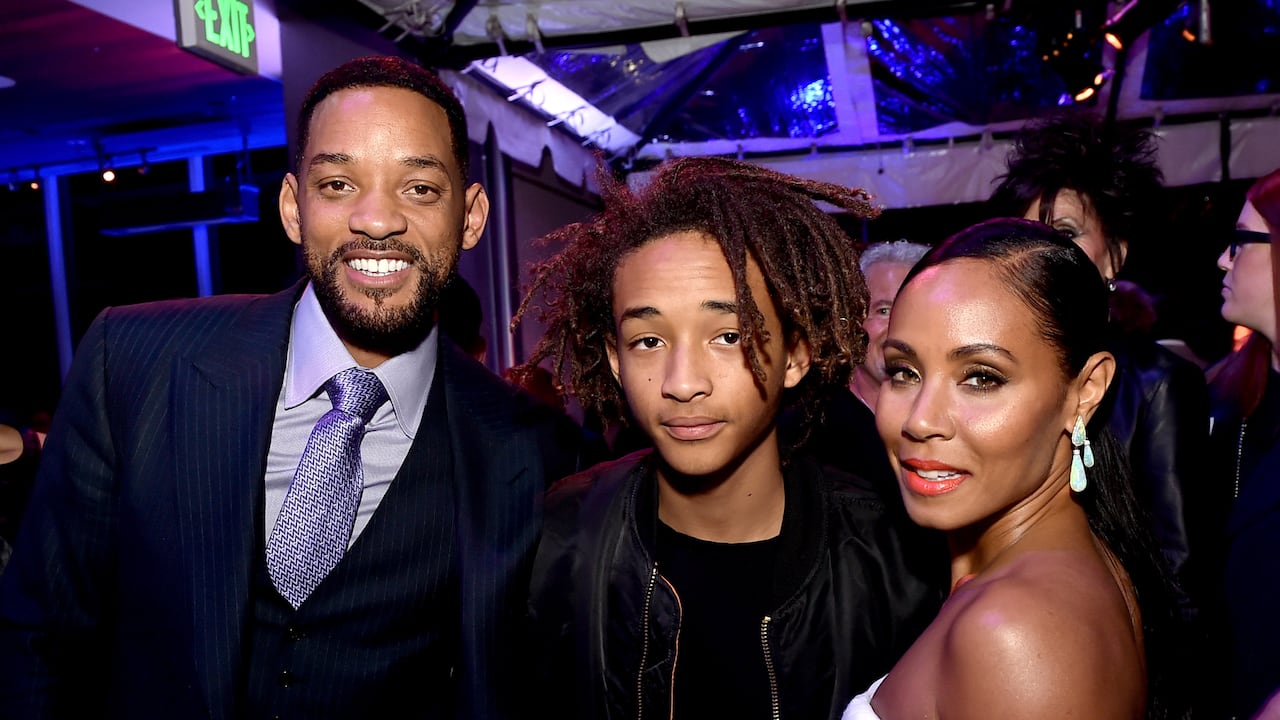 Los actores Will Smith, su hijo Jaden Smith y su esposa Jada Pinkett Smith posan en la fiesta posterior al estreno de "Focus" de Warner Bros. Pictures en el Hotel W el 24 de febrero de 2015 en Los Ángeles