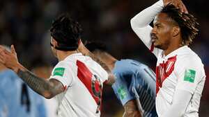 MONTEVIDEO, URUGUAY - MARCH 24: André Carrillo of Peru reacts during a match between Uruguay and Peru as part of FIFA World Cup Qatar 2022 Qualifiers at Centenario Stadium on March 24, 2022 in Montevideo, Uruguay. (Photo by Matilde Campodonico - Pool/Getty Images)
