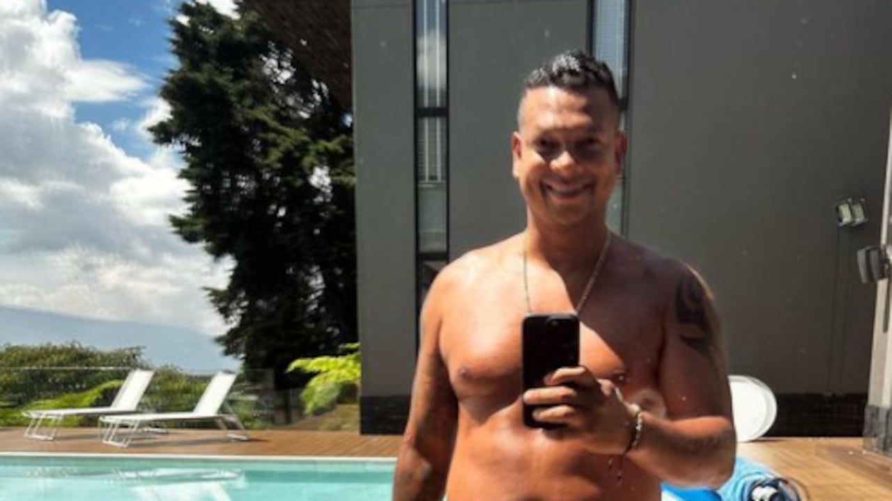 El exfutbolista compartió esta foto en sus redes sociales mostrando su actual estado físico.