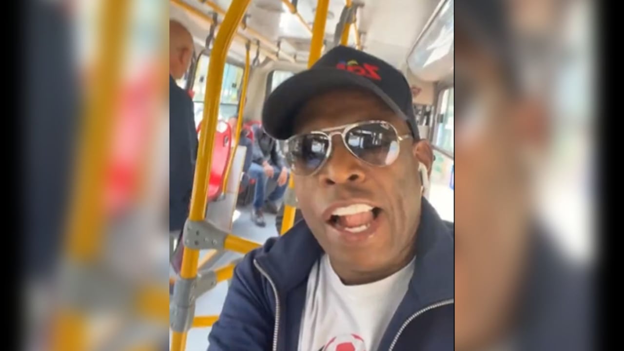 Faustino Asprilla en un SITP.