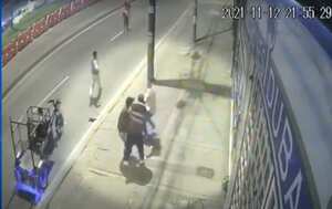 Ladrones huyen en un triciclo luego de un robo en el occidente de Bogotá