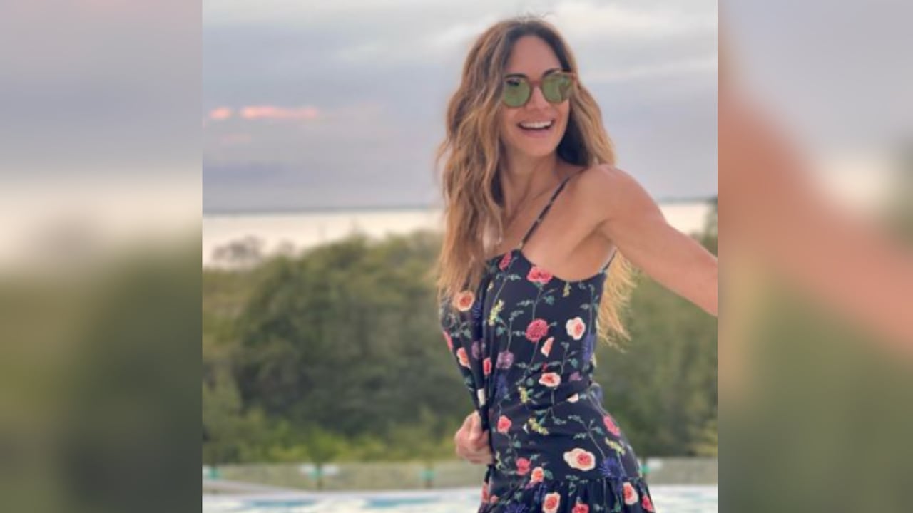 Valerie Dominguez en vestido de piscina