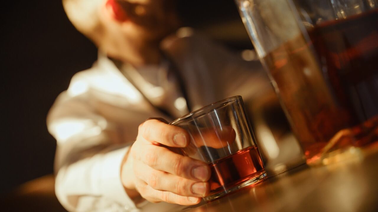 Meseros denuncian que fueron atacados por clientes borrachos que no querían pagar millonaria cuenta