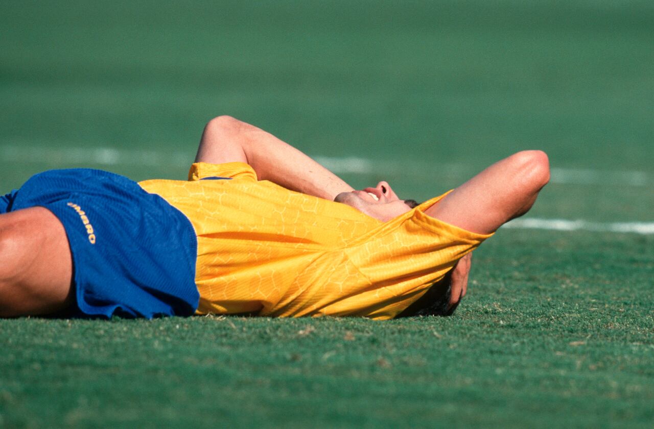Andrés Escobar, jugador de la Selección Colombia, marca en propia puerta contra Estados Unidos en el Mundial de 1994.