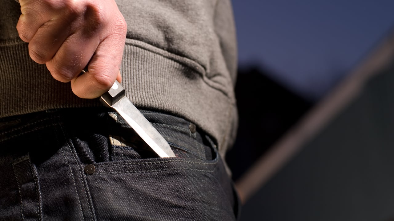 Pareja casi pierde la vida al ser atracados en un puente de Bogotá