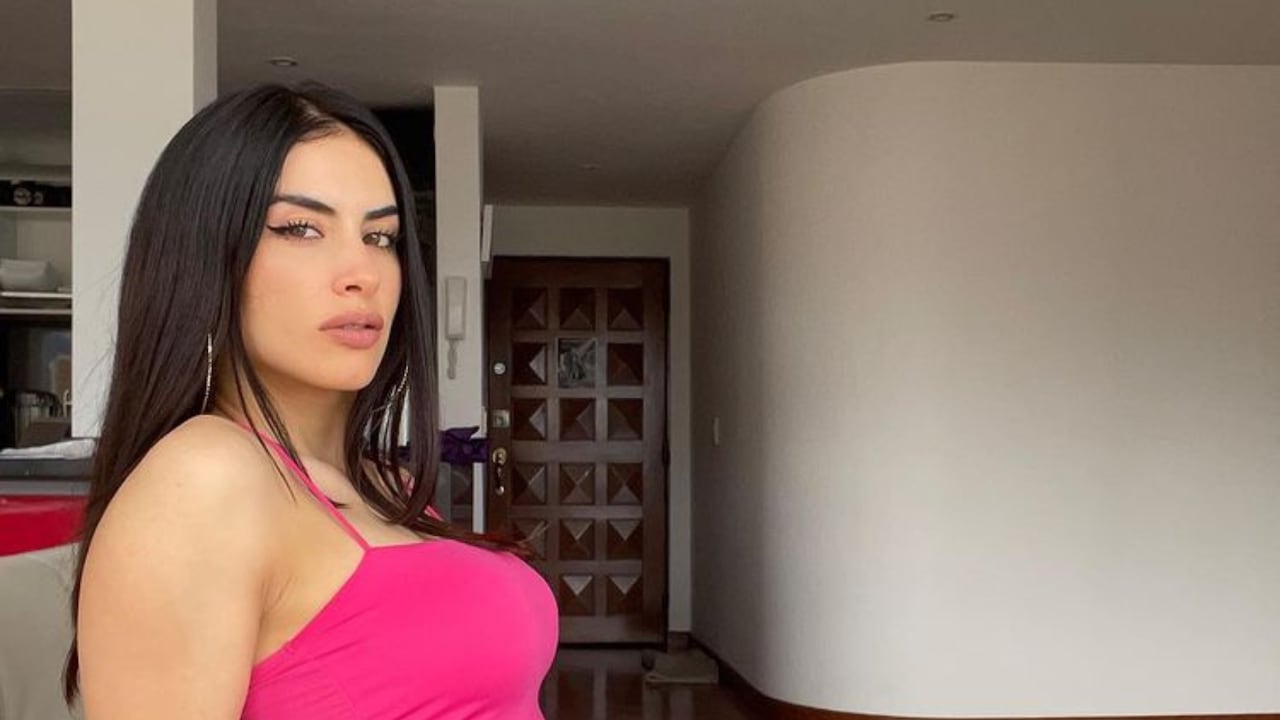 Con foto en «baby doll» transparente, Jessica Cediel dice que “la cena está servida”