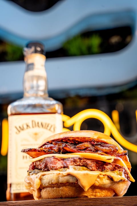 Whiskey y hamburguesas