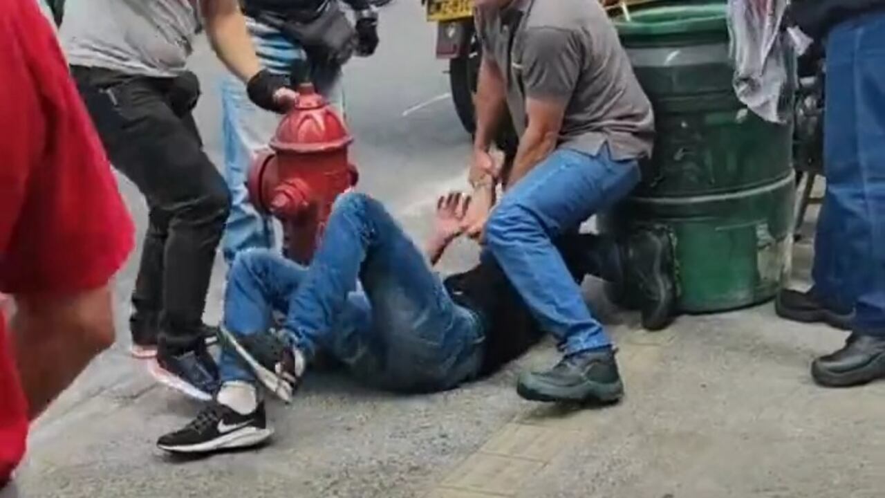 Presunto ladrón casi lo matan a golpes.