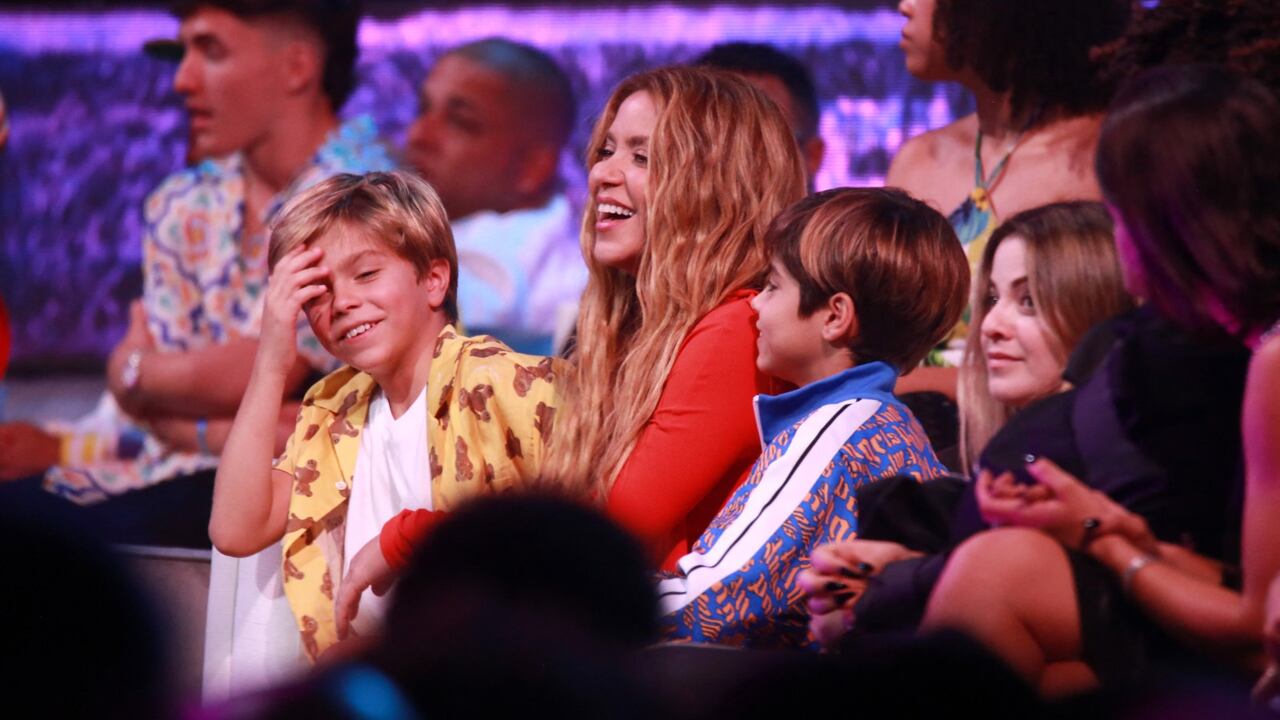 Shakira ha lanzado 38 perfumes con su nombre; ha invertido en marcas de lencería, en snacks naturales y diseñó una colección de juguetes didácticos inspirados en su hijo Milan.