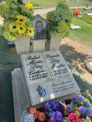 La tumba del artista es visitada por los turistas y por sus fanáticos