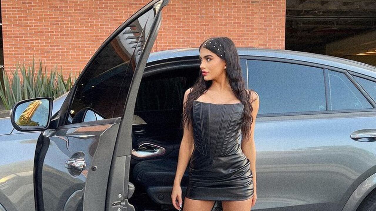 En diminuto hilo y sensual lencería, Luisa Castro mostró su provocativa retaguardia