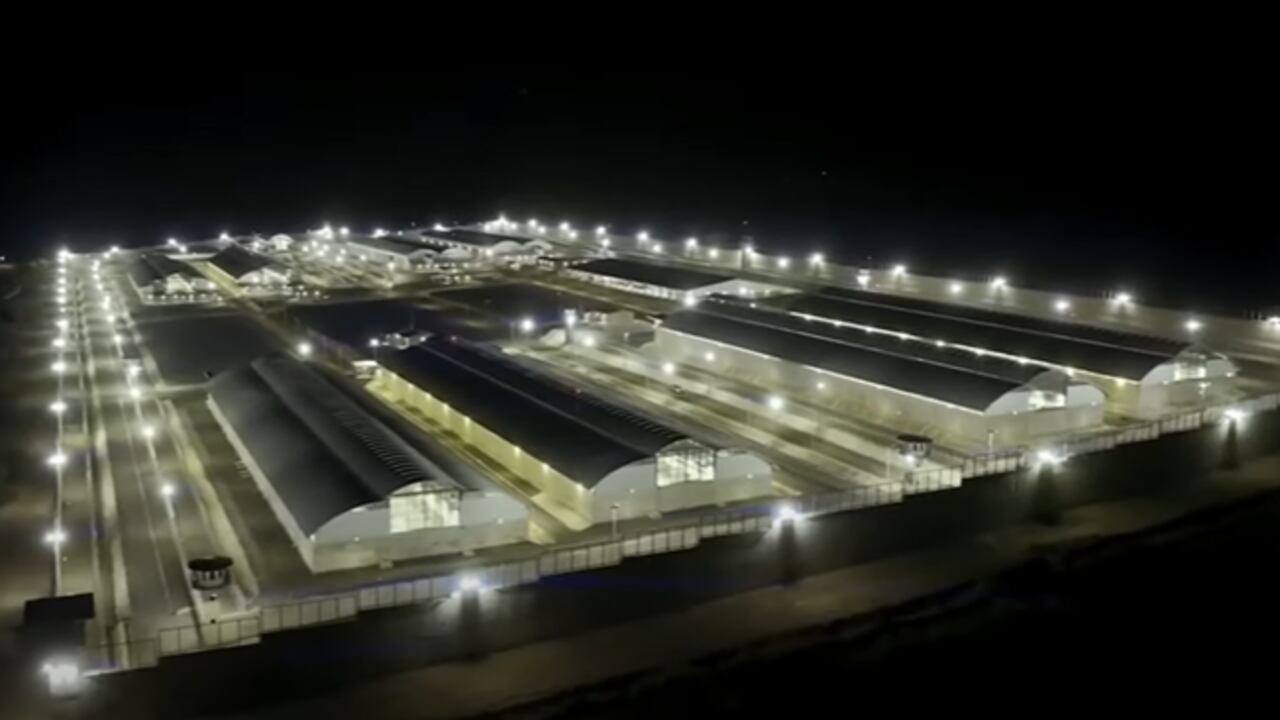 Imagen panorámica del Centro de Confinamiento del Terrorismo.