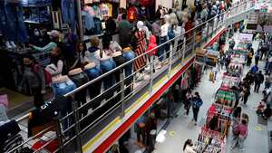 Segundo dia sin iva comerci de vestuario
Centro Comercial El Gran San
Bogota nov 19 del 2021
Foto Guillermo Torres Reina / Semana