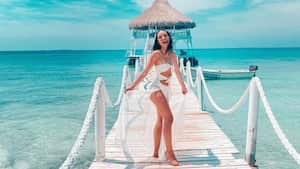 La sensual foto de Majo Vargas en traje de baño por la que le dicen que tiene cintura de avispa