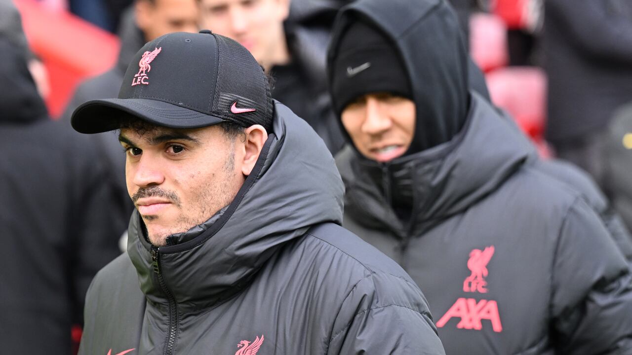 LIVERPOOL, ENGLAND - JANUARY 21: ( THE SUN OUT. THE SUN ON SUNDAY OUT ) Roberto Firmino of Liverpool Luis Diaz of Liverpool before the Premier League match between Liverpool FC and Chelsea FC at Anfield on January 21, 2023 in Liverpool, England. (Photo by Andrew Powell/Liverpool FC via Getty Images)