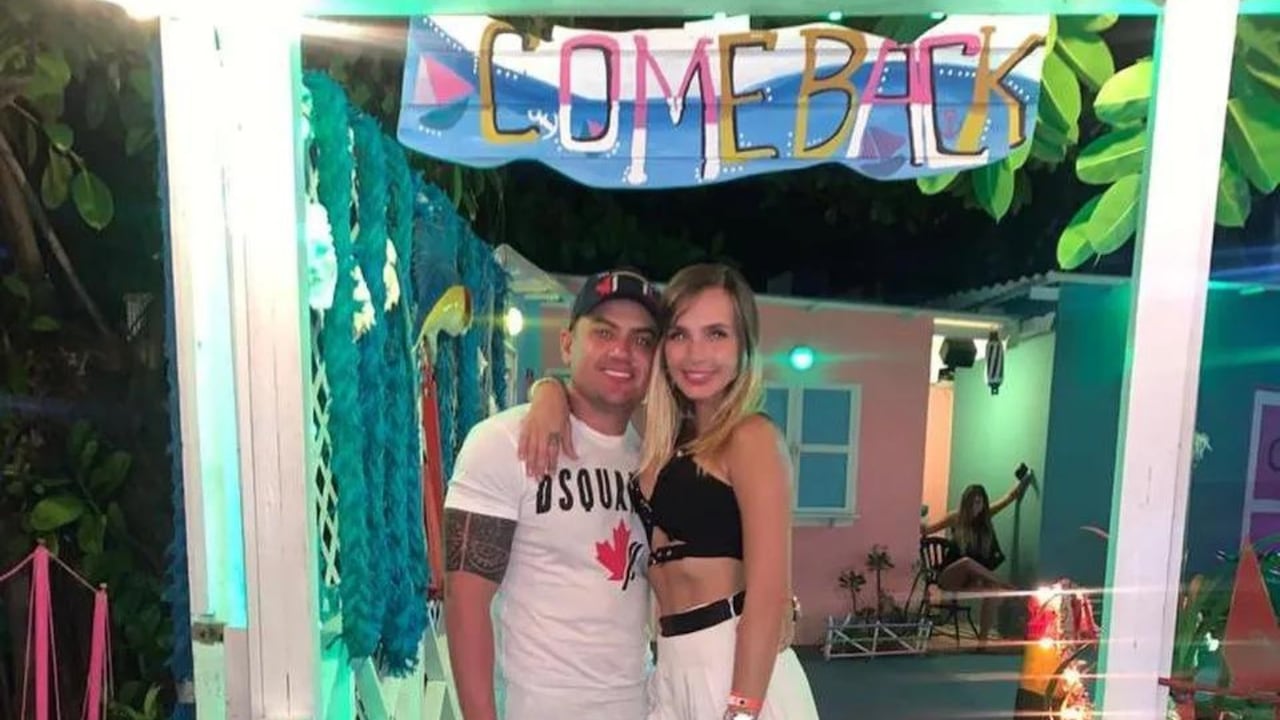 Esposo le baja la tanga a Elizabeth Loaiza y publican nuevas poses íntimas