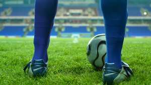 Juador de fútbol colombiano es retirado de su nuevo equipo.