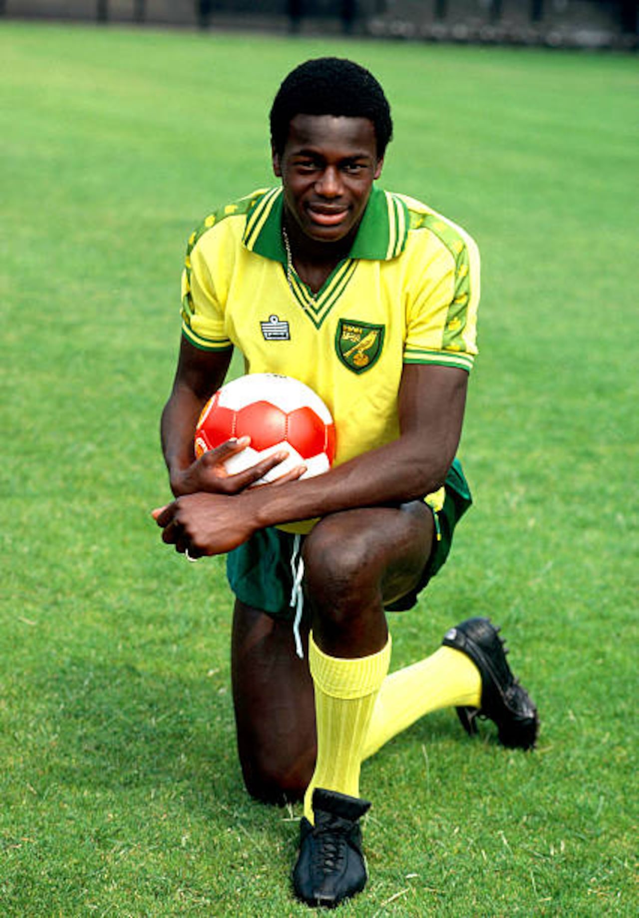 La trágica historia de Justin Fashanu ratifica lo difícil que es salir del clóset en el fútbol.
