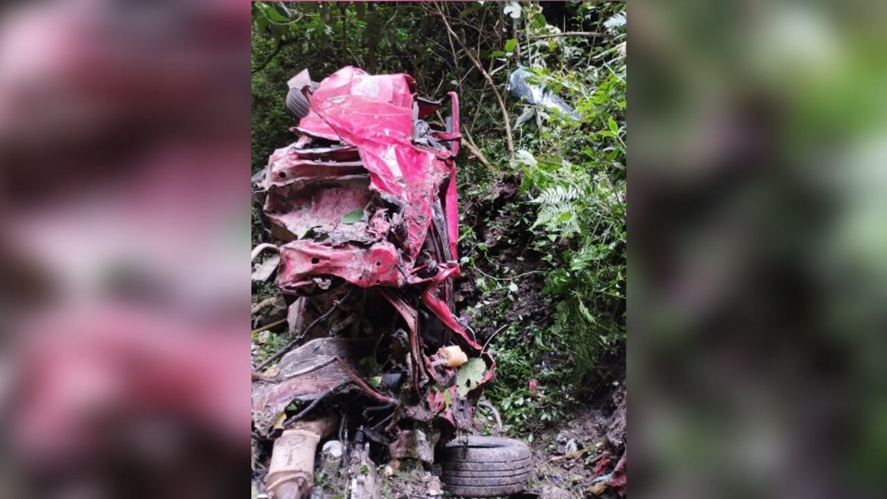 Así quedó el carro que saltó por el Salto del Tequendama