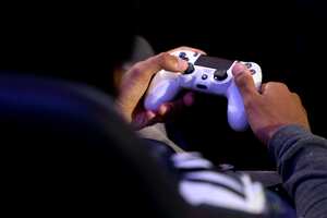 LONDON, ENGLAND - MARCH 28: A detailed view of a PS4 controller as players practice during day one of the 2019 ePremier League Finals at Gfinity Arena on March 28, 2019 in London, England. (Photo by Alex Pantling/Getty Images)