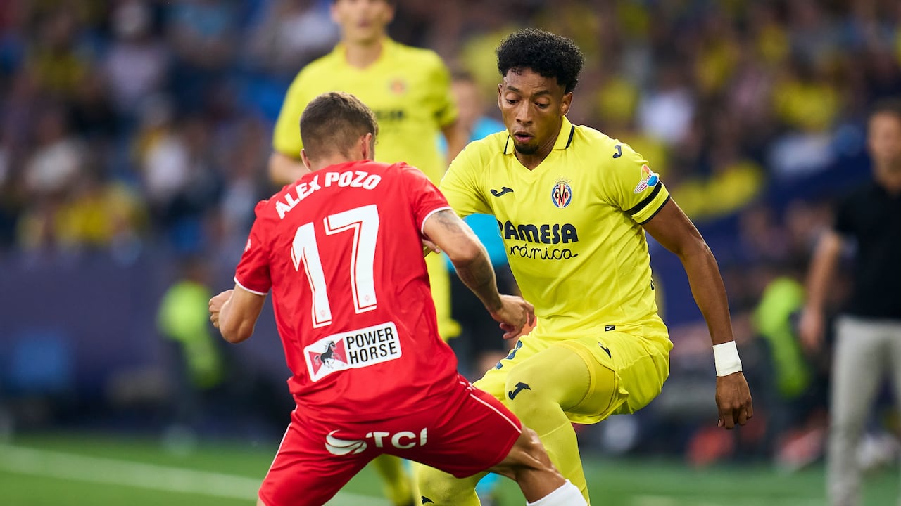 Johan Mojica en el partido entre el Villarreal y Almería.