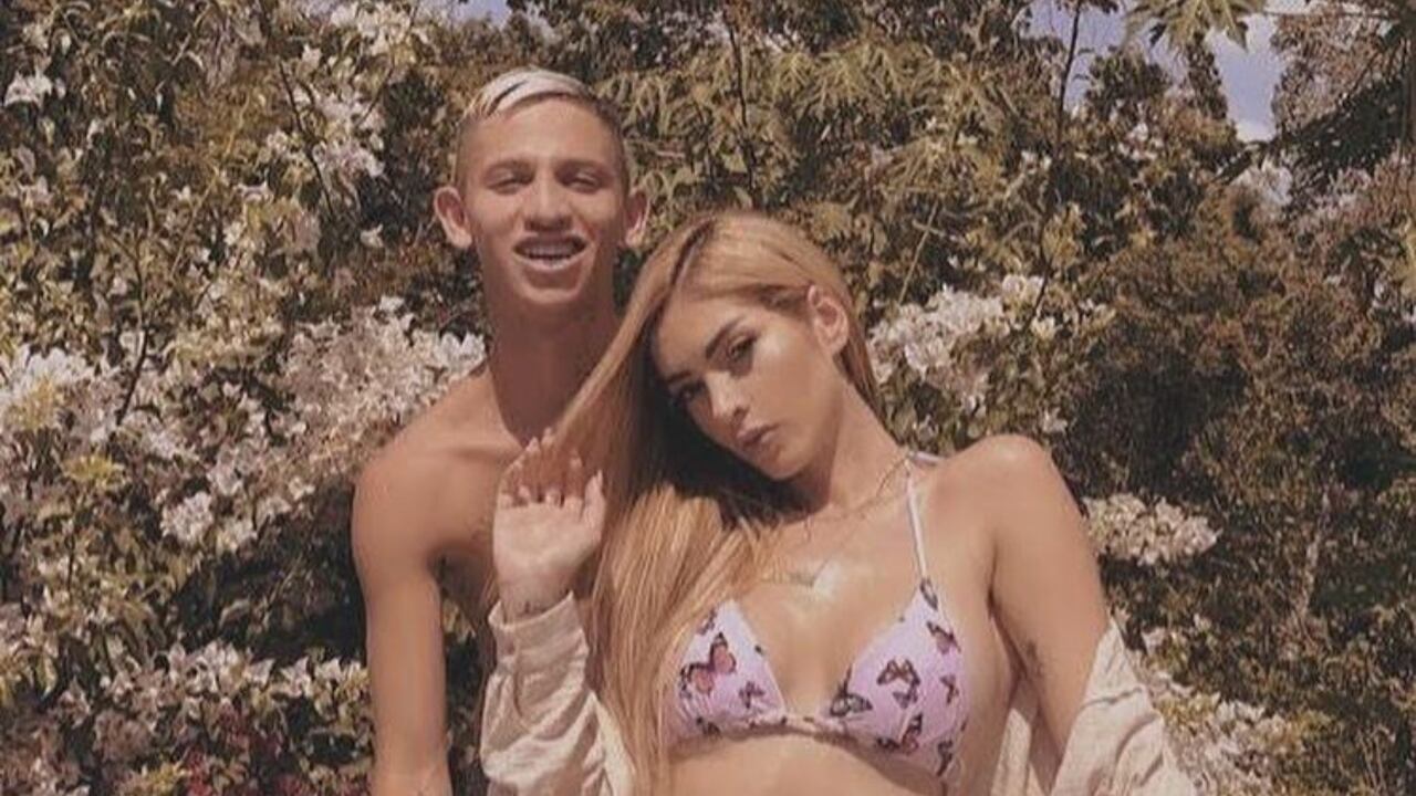 Las sugestivas postales de La Liendra agarrando la retaguardia de Dani Duke en diminuta lencería