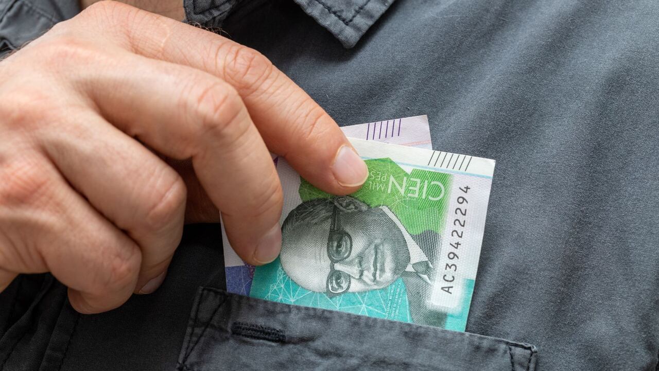 Así son los billetes falsos de 100 mil pesos que están circulando en el país, no se deje estafar