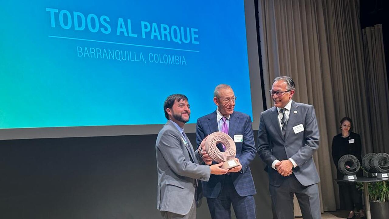 Jaime Pumarejo recibió en New York el premio gracias a la iniciativa "Todos al parque".