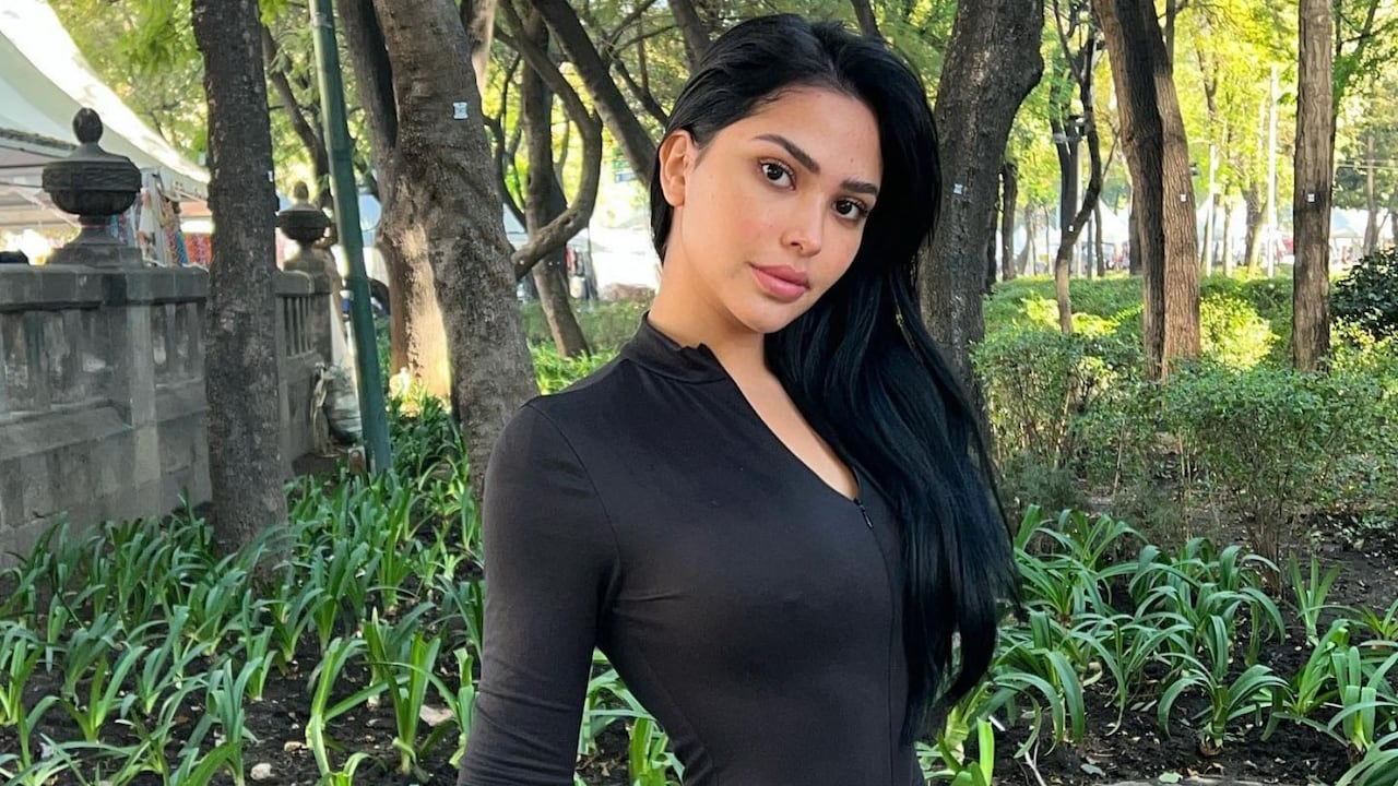 Ana Paula Sáenz : 10 fotos más sexys mostrando su retaguardia